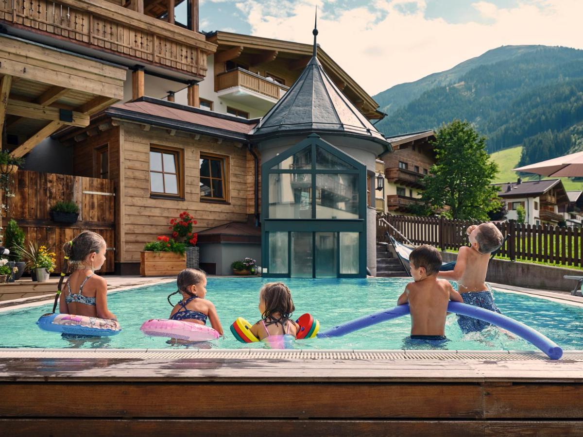 Hotel Hasenauer 4 Sterne Superior Saalbach-Hinterglemm Exterior foto